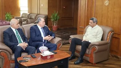 نقيب المحامين يلتقي محافظ السويس لبحث إنهاء أزمة أرض ملاعب النقابة الفرعية