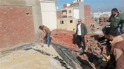 محافظ الدقهلية: إزالة حوائط الدور الثامن وسقف الدور السابع العلوي بطلخا