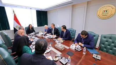 وزيرة التضامن الاجتماعي تبحث مع رئيس المنطقة الاقتصادية لقناة السويس توفير فرص عمل لدعم التمكين الاقتصادي لأسر «تكافل وكرامة»