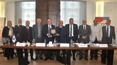 الغرفة التجارية بالإسكندرية: خبير دولي يحذر من سيطرة 10 شركات على موانئ العالم وتأثيرها على الاقتصاد