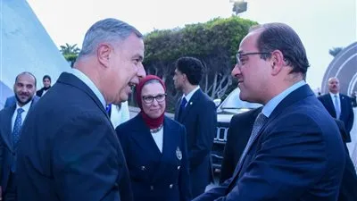 سياستنا المالية ستظل متوازنة واسعة الأفق.. وزير المالية في حديثه للمحافظ بمكتبة الإسكندرية