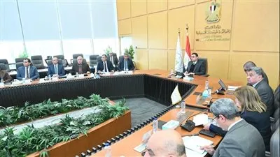 وزير الإسكان يتابع الموقف التنفيذي لمشروعات المبادرة الرئاسية 