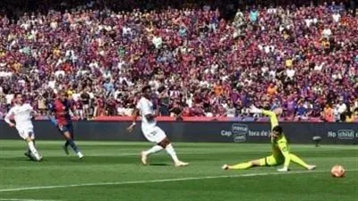 🔥⚽ بث مباشر الآن تغطية حية شاملة ومباشرة.. ريال مدريد يصطدم مع برشلونة بنهائي كأس السوبر متعك عينك مجانًا دون مليم 💥📺