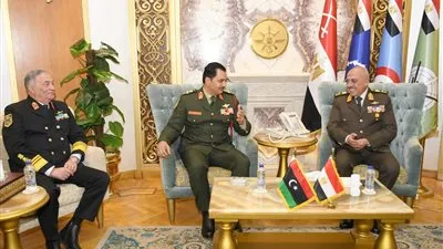 وزير الدفاع والإنتاج الحربى ورئيس أركان حرب القوات المسلحة يلتقيان نائب القائد العام للجيش الوطنى الليبى