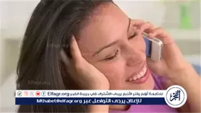 خبراء يحذرون من انتقال البكتيريا من شاشة الموبايل إلى بشرة الوجه