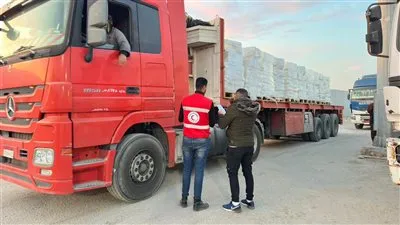 الهلال الأحمر المصري يُطلق قافلة «زاد العزة» 114 بحمولة أكثر من 7 آلاف طن مساعدات إنسانية وشتوية 