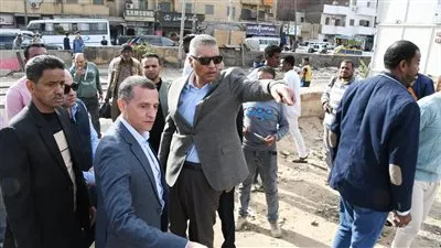 محافظ أسوان يؤمّن عبور المواطنين