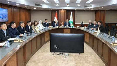 محافظ الجيزة يلتقي وفد من المستثمرين الصينيين لبحث تعزيز التعاون بالمنطقة الصناعية عرب أبو ساعد