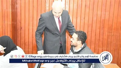 رئيس جامعة قناة السويس يتفقد لجان امتحانات الفرقة الرابعة بكلية التجارة