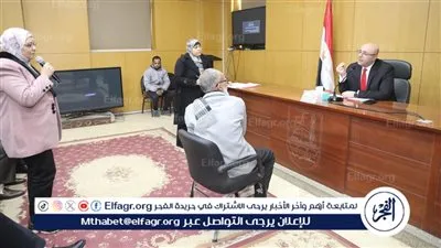 محافظ بني سويف يستمع لشكاوى المواطنين في الصحة والزراعة والري