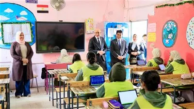 وزيرا التعليم المصري والياباني يجريان حوارا مع الطالبات حول مادة البرمجة والذكاء الاصطناعي