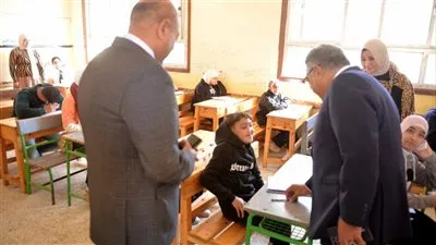 محافظ الدقهلية يتفقد لجان امتحانات الفصل الدراسي الأول للشهادة الإعدادية بمركز طلخا