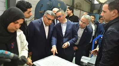 وزير الاستثمار ومحافظ الدقهلية يتفقدان عددا من المصانع العاملة بالمنطقة الاستثمارية بميت غمر