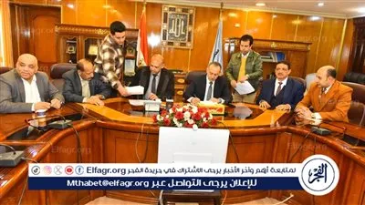 محافظ أسيوط يوقع بروتوكولًا مع البنك الأهلي وبنك مصر لاستغلال أرض مصنع الغزل 