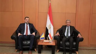 وزير السياحة والآثار يلتقي وزير خارجية البوسنة والهرسك لتعزيز أوجه التعاون السياحي والأثري بين البلدين