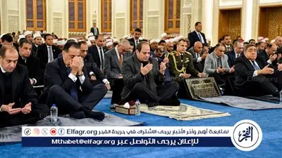 السيسي يؤدي صلاة الفجر بمسجد العزيز الحكيم ويفتتحه رسميًا بالمقطم