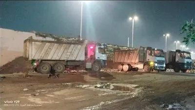 رفع 600 طن مخلفات من حرم الطريق الدائري بمنطقة أرض اللواء بالعجوزة