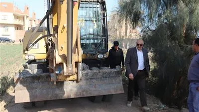 محافظ القليوبية يشهد حملة مكبرة لإزالة التعديات بقرية سندبيس بالقناطر