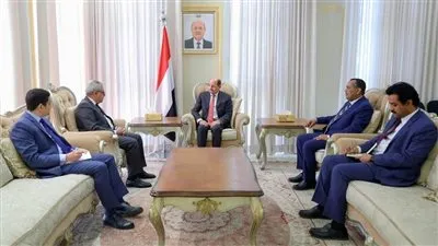 السفير المصري لدى الجمهورية اليمنية يلتقي مع رئيس مجلس الوزراء وزير الخارجية وشئون المغتربين اليمني