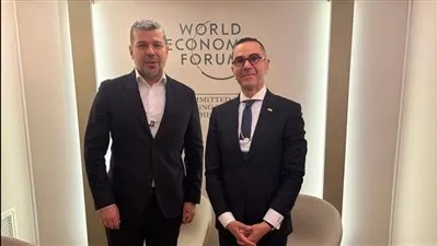 وزير الاستثمار يبحث تعزيز التعاون في مجالات الطاقة المتجددة وتحلية المياه والهيدروجين الأخضر