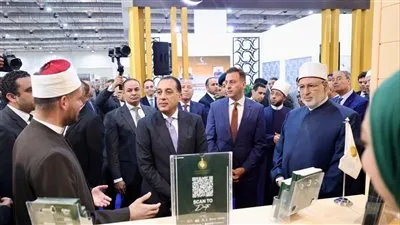 رئيس الوزراء يتفقد جناح «بيت الزكاة والصدقات» بمعرض القاهرة الدولي للكتاب