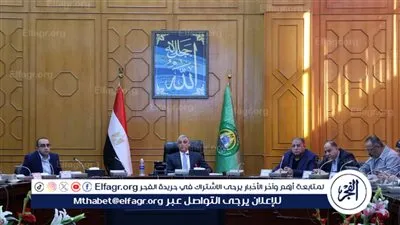 محافظ الإسماعيلية يناقش مشروعات مياه الشرب والصرف الصحي وعرض مقترحات الحلول العاجلة