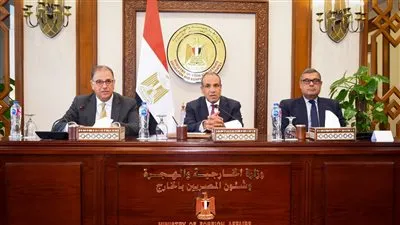 وزير الخارجية يجتمع مع قيادات الوزارة ويتابع سير العمل وتطوير الأداء المؤسسي