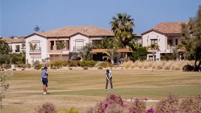 تتويج الإنجليزي كريس وود بطلا للبطولة الدولية الأولى للجولف في مراسي الساحل الشمالي