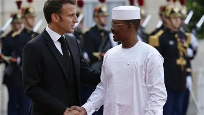 تقارب من جديد.. ماذا جاء في لقاء ماكرون وديبي؟