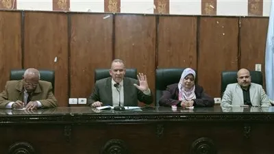 وكيل تعليم أسيوط يترأس إجتماعا لمتابعة الاستعدادات لاستقبال الفصل الدراسى الثانى 