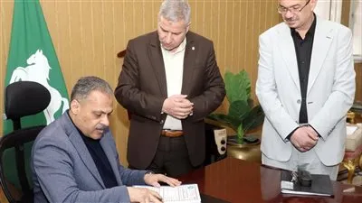 محافظ الشرقية يعتمد نتيجة امتحانات الفصل الدراسي الأول للشهادة الإعدادية بنسبة نجاح ٧٠.٣٥٪