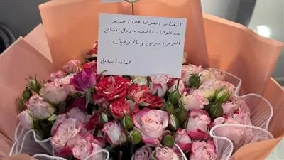 حمادة إسماعيل يهنئ أبطال «سمن على عسل» بالوورود بمناسبةافتتاح العرض 