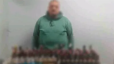 ضبط أحد الأشخاص لقيامه ببيع مشروبات كحولية مغشوشة ومجهولة المصدر دون ترخيص بالدقهلية