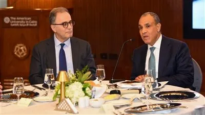 وزير الخارجية يلتقي مجلس أمناء الجامعة الأمريكية بالقاهرة