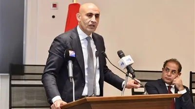 عبد اللطيف: هناك أزمة حقيقية في ظل وجود منصات مفتوحة ومتاحة دون ضوابط كافية مما يستدعي تكثيف الجهود لحماية أبنائنا الطلاب