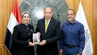 رئيس جامعة المنصورة يستقبل فريق مركز الحفريات الفقارية