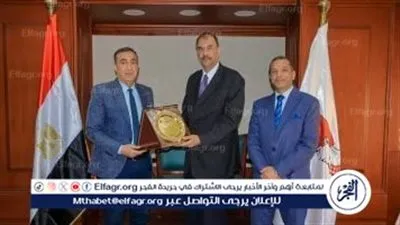 تجهيزا لافتتاحة مركز التلقيح الاصطناعي..محافظ سوهاج يستقبل رئيس الهيئة العامة للخدمات البيطرية 