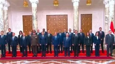عاجل- الرئيس السيسي يجتمع بالوزراء الجدد بعد أداء اليمين الدستورية: انطلاقة عمل الحكومة الجديدة