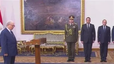 حسين عيسى يؤدي اليمين نائبا لرئيس الوزراء للشئون الاقتصادية ويستهل مهامه رسميًا