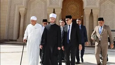 وزير الأوقاف يلتقي وفدا من الأساتذة والأئمة بالمعاهد والجامعات الإسلامية بإندونيسيا في مسجد مصر الكبير