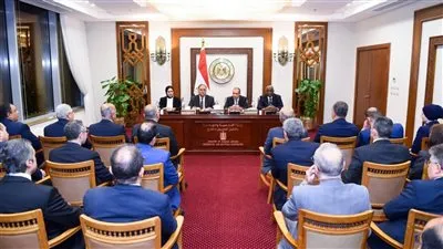 وزير الخارجية يجتمع بقيادات الوزارة ويؤكد أهمية مواصلة تطوير الأداء المؤسسي