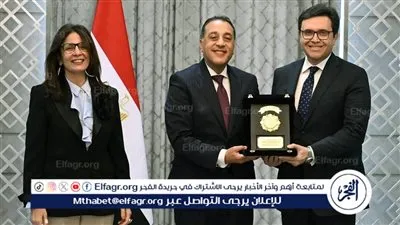 بحضور الوزراء الجُدد: رئيس الوزراء يُكرم الوزراء السابقين.. ويؤكد: نستكمل ما بناه السابقون.. وهدفنا جميعًا خدمة المواطن