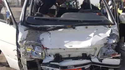 إصابة 9 أشخاص إثر تصادم ميكروباص بسيارة ربع نقل بالمنطقة الاستثمارية