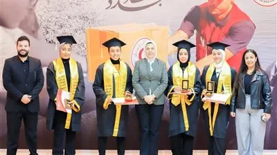 الهلال الأحمر المصري يكرم متطوعيه من طلاب الثانوية العامة المتفوقين