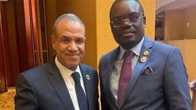 وزير الخارجية يلتقي مدير المركز الأفريقي لمكافحة الأمراض والأوبئة والوقاية منها على هامش قمة الاتحاد الأفريقي