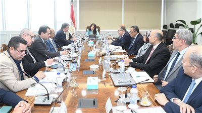 وزيرة الإسكان تتابع موقف تنفيذ المشروعات ضمن مبادرة 