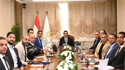 وزير الشباب والرياضة يناقش استعدادات تنفيذ ماراثون المتحف الكبير