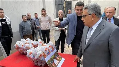 محافظ الدقهلية يتفقد سيارات جهاز مستقبل مصر لبيع الدواجن المجمدة أمام فرع الجهاز بديوان عام المحافظة