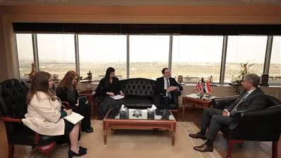 وزير السياحة والآثار يبحث مع سفير المملكة المتحدة بالقاهرة