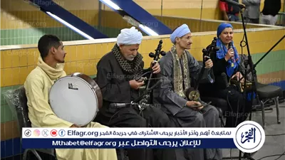 إحياء للتراث الشعبي.. عرض فني حي الرواة السيرة الهلالية بـ مترو الأنفاق
